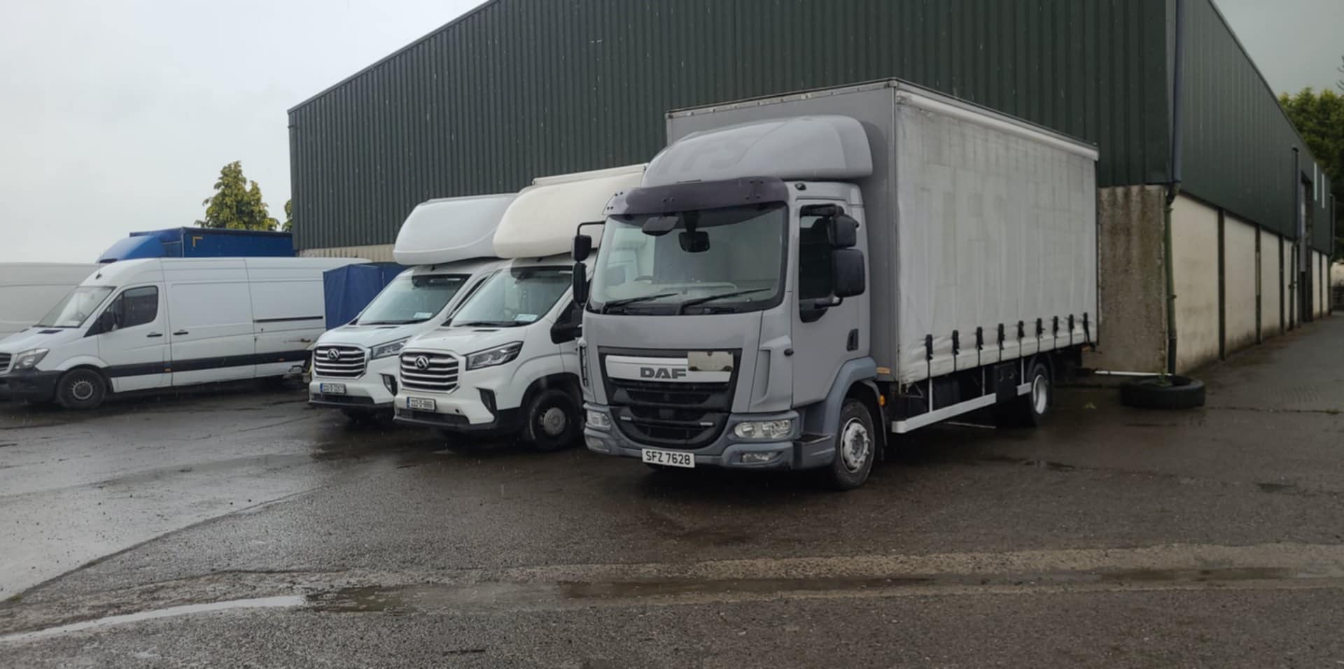 SpeedPack fleet — DAF curtainsiders and delivery vans