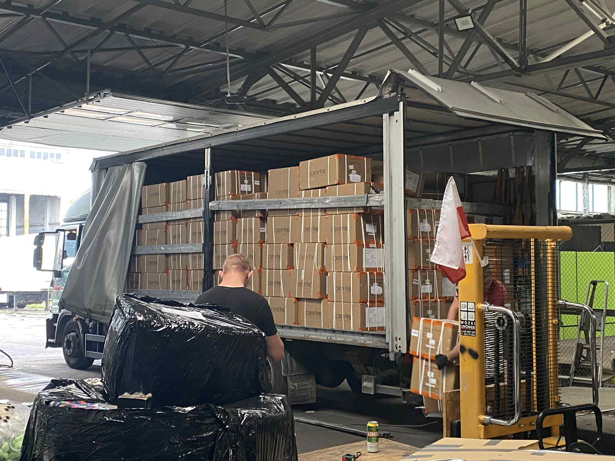 Loading parcels onto SpeedPack truck